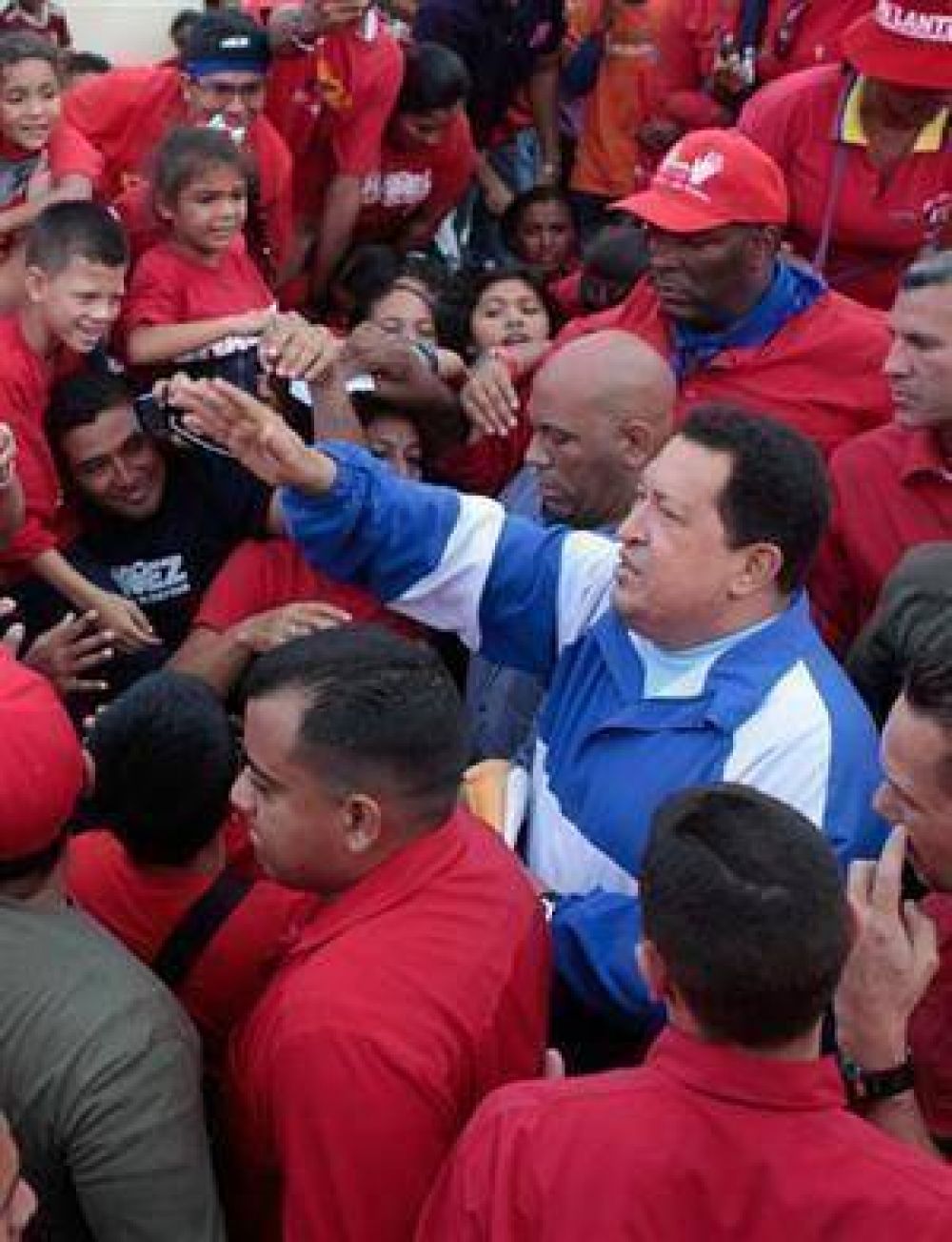Entre l�grimas, Ch�vez vuelve a pedir por su vida e irrita a Capriles