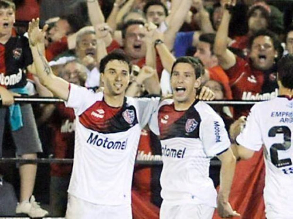 Newell's aniquil� con f�tbol al equipo de Caruso y da pelea por la cima del torneo