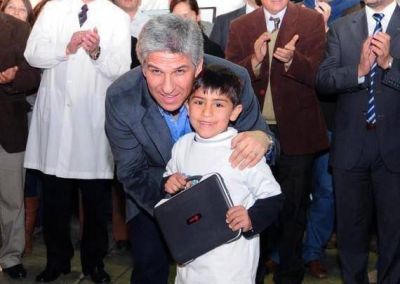 El Gobernador entregar� computadoras y kits de rob�tica en La Calera