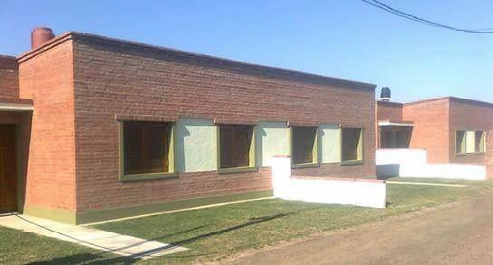 Entregan viviendas en Amen�bar