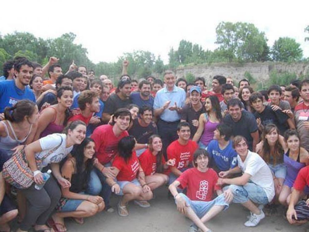 Las juventudes partidarias opositoras criticaron el uso de la pol�tica en las escuelas