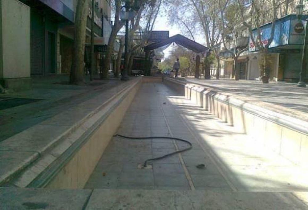 Buscan modificar las fuentes de la peatonal