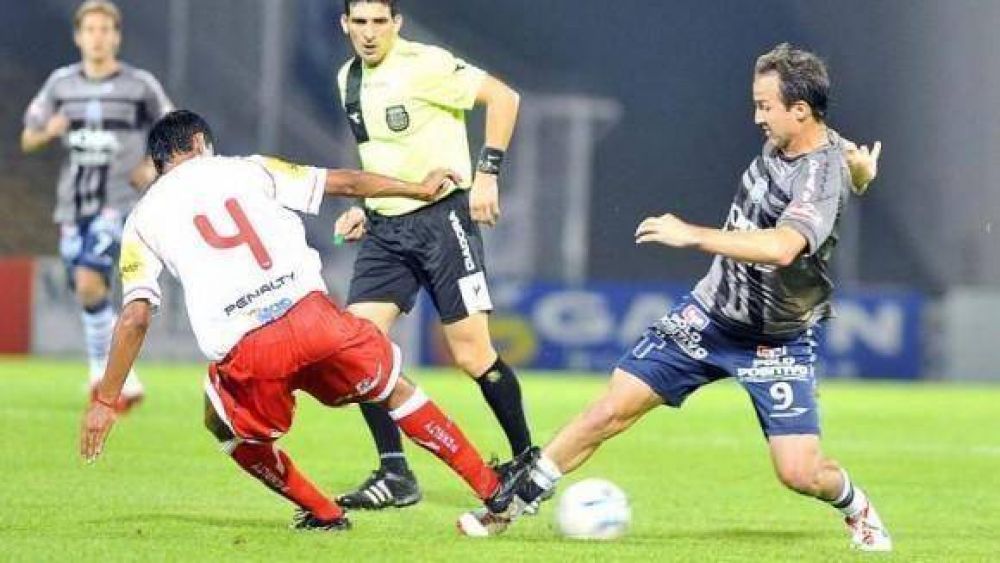 San Mart�n tropez� en C�rdoba y se qued� sin invicto 