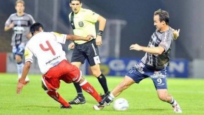 San Mart�n tropez� en C�rdoba y se qued� sin invicto 