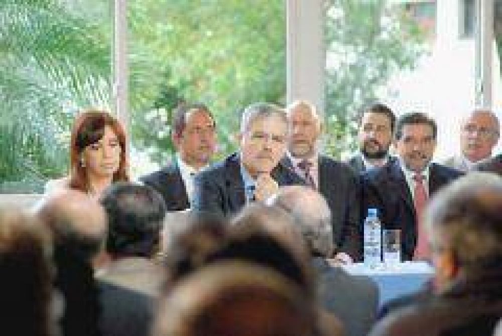 Beder Herrera: La Naci�n pagar� deudas a empresas de la construcci�n