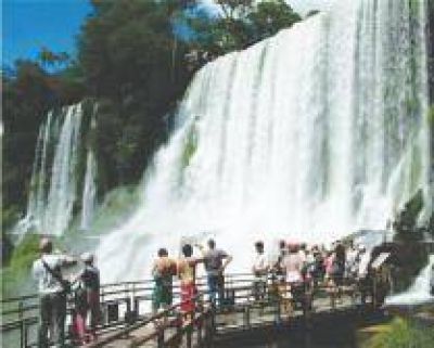 Distinguieron a las Cataratas del Iguaz� como destino tur�stico "de excelencia"