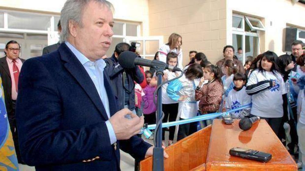 Un aislado Peralta solo cuestiona a sus intendentes