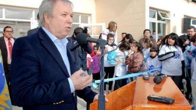 Un aislado Peralta solo cuestiona a sus intendentes