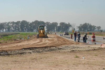 Pte. Per�n - Siguen los trabajos de pavimentaci�n de la ruta 16