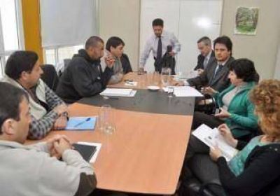 Avanzan negociaciones por pases a planta 