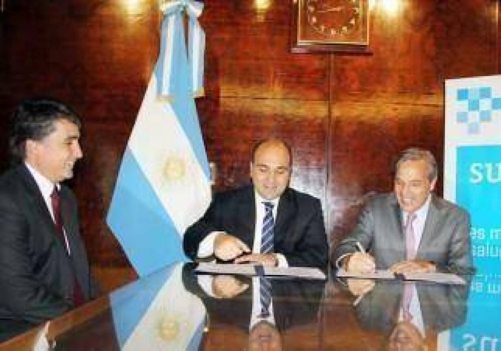 Sapag firm� un convenio para 121 mil neuquinos sin obra social 