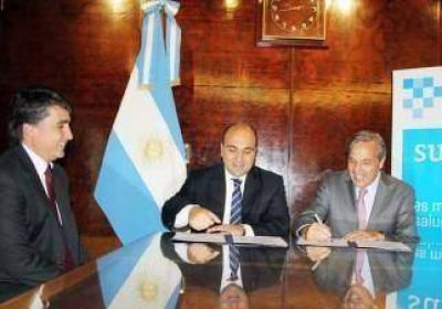 Sapag firm� un convenio para 121 mil neuquinos sin obra social 