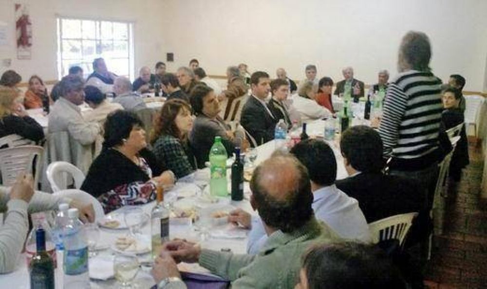 Intendentes K debaten crear un bloque propio en la Mesa Provincia-Municipios