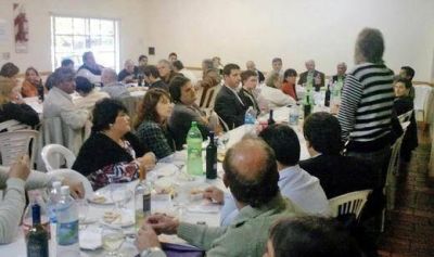 Intendentes K debaten crear un bloque propio en la Mesa Provincia-Municipios