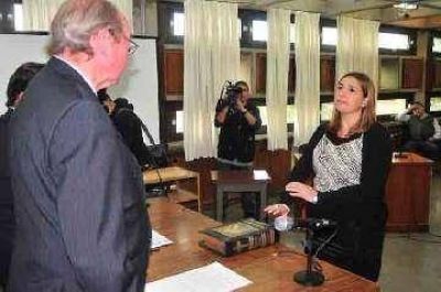 Mustapich tom� juramento a la jueza de Menores sustituta