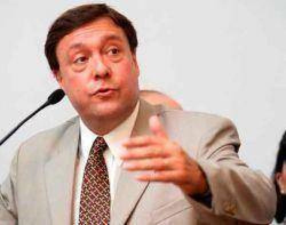  El gobernador firm� contrato para obra millonaria en el hospital de Jacobacci