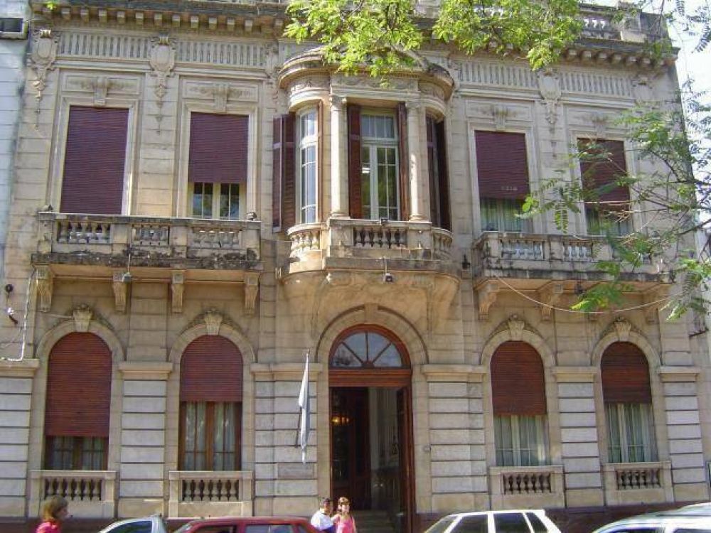 Convocatoria a becas para estudiantes y docentes de la UNNE