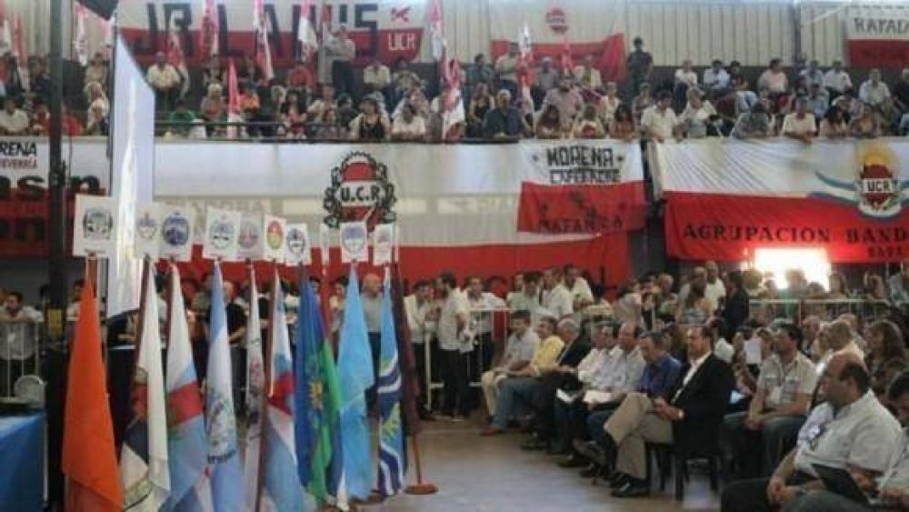  Tucumanos participaron de una reuni�n de la Convenci�n Nacional de la UCR