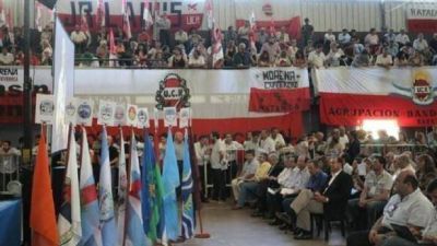  Tucumanos participaron de una reuni�n de la Convenci�n Nacional de la UCR