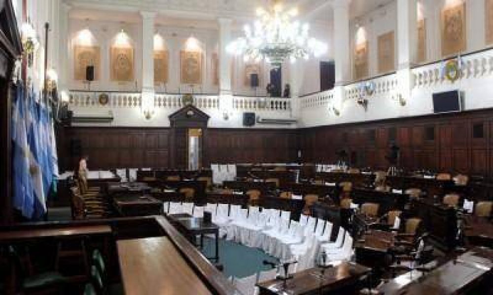 El Parlamento Juvenil se suspendi� por roces entre el PJ y los radicales