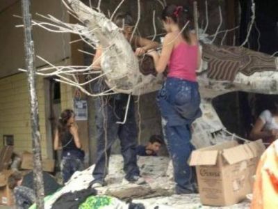 Los colegios con el tiempo justo para terminar carrozas