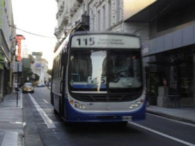 No circulan �mnibus de la l�nea 115 por la agresi�n a pu�aladas que sufri� un colectivero
