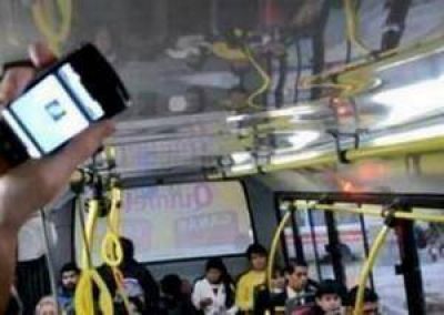 Presentan proyecto para prohibir escuchar m�sica sin auriculares en el colectivo