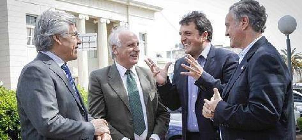 Massa ampl�a llegada a intendentes bonaerenses hablando de �gesti�n�