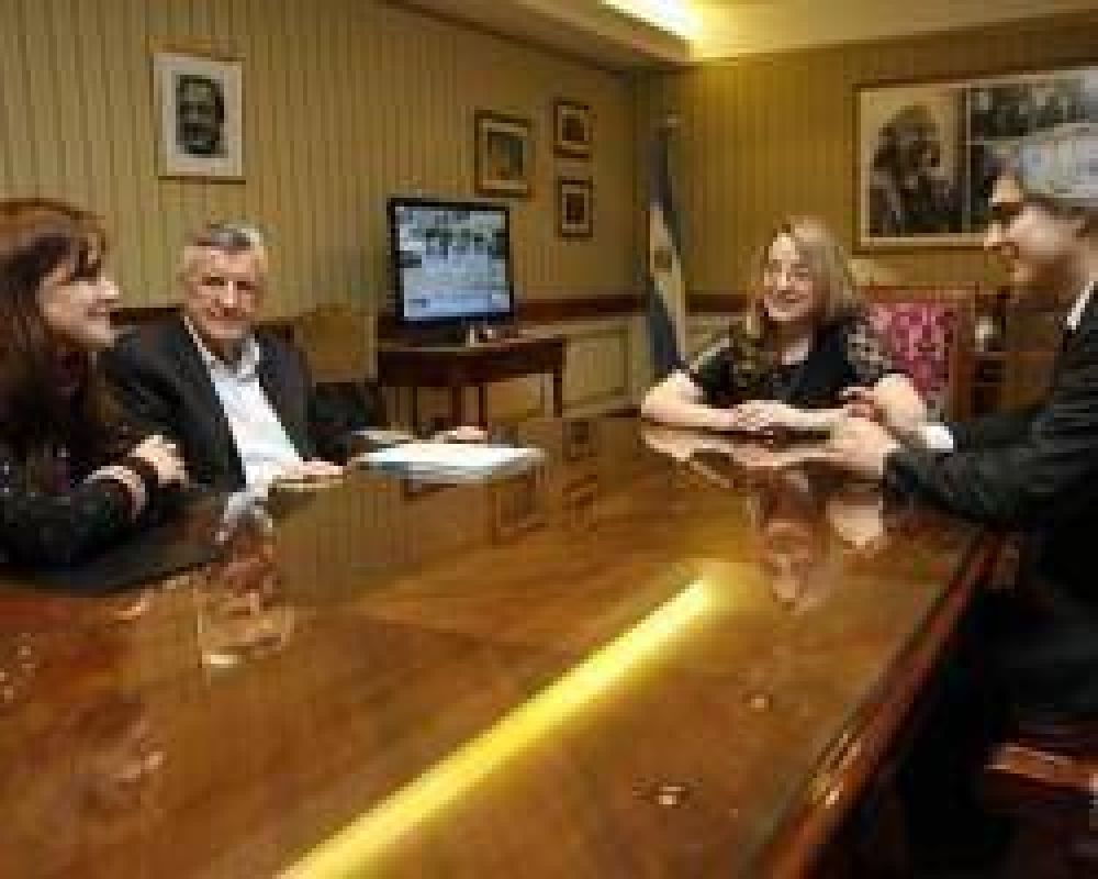 Alicia Kirchner se reuni� con Gioja y Molina