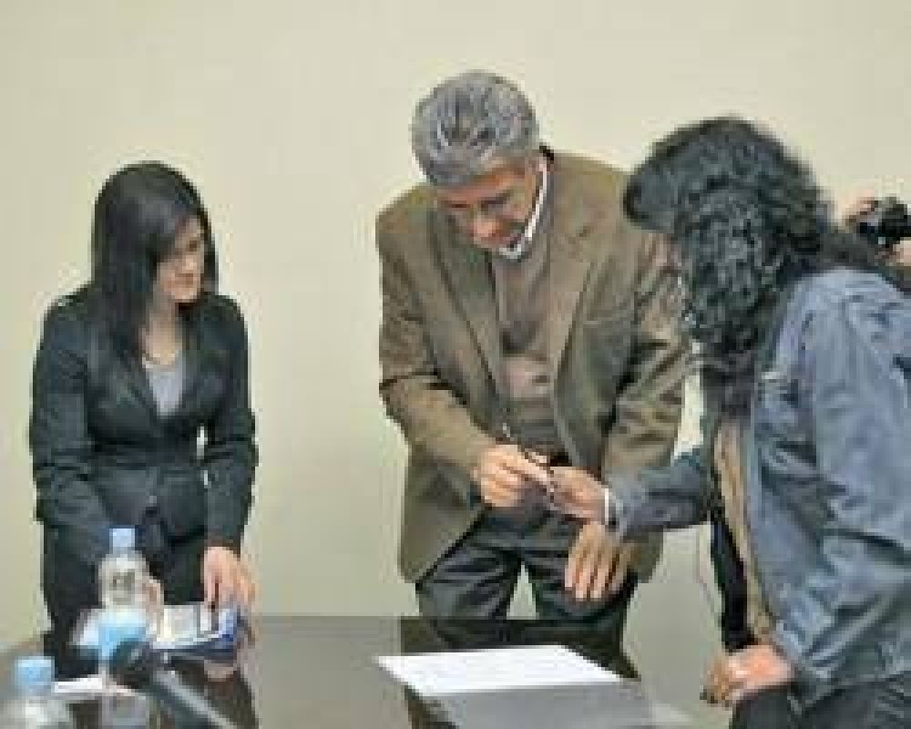 Con $ 4,8 M construir�n 33 mil metros de cordones y cunetas