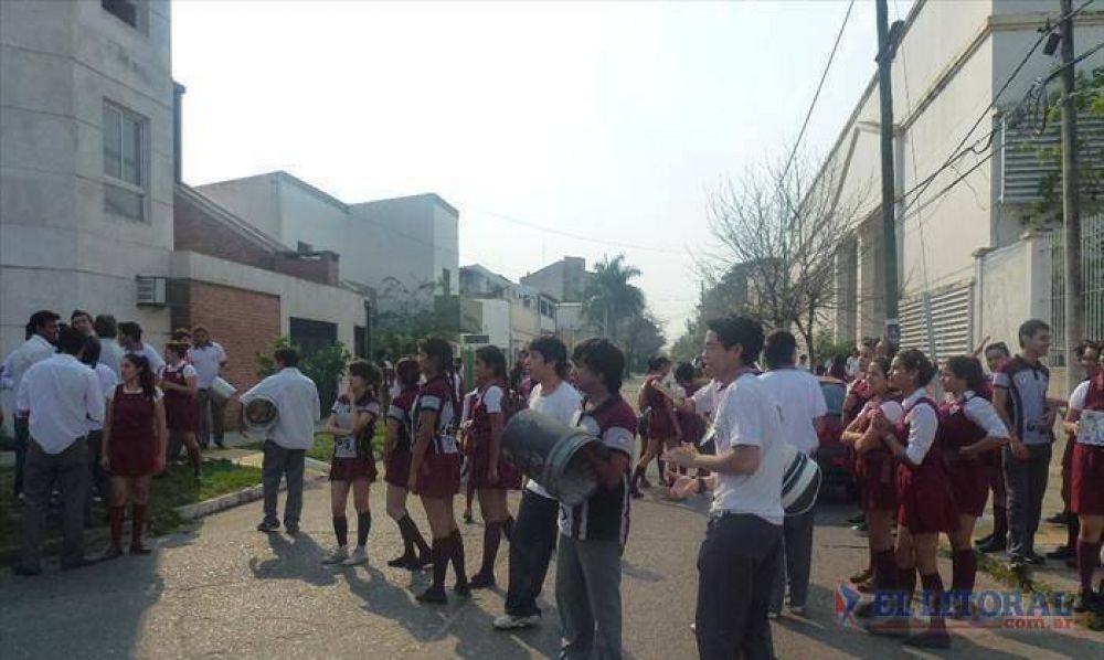 Alumnos cortaron la calle por arreglos edilicios tras dos meses sin electricidad