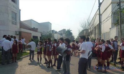 Alumnos cortaron la calle por arreglos edilicios tras dos meses sin electricidad