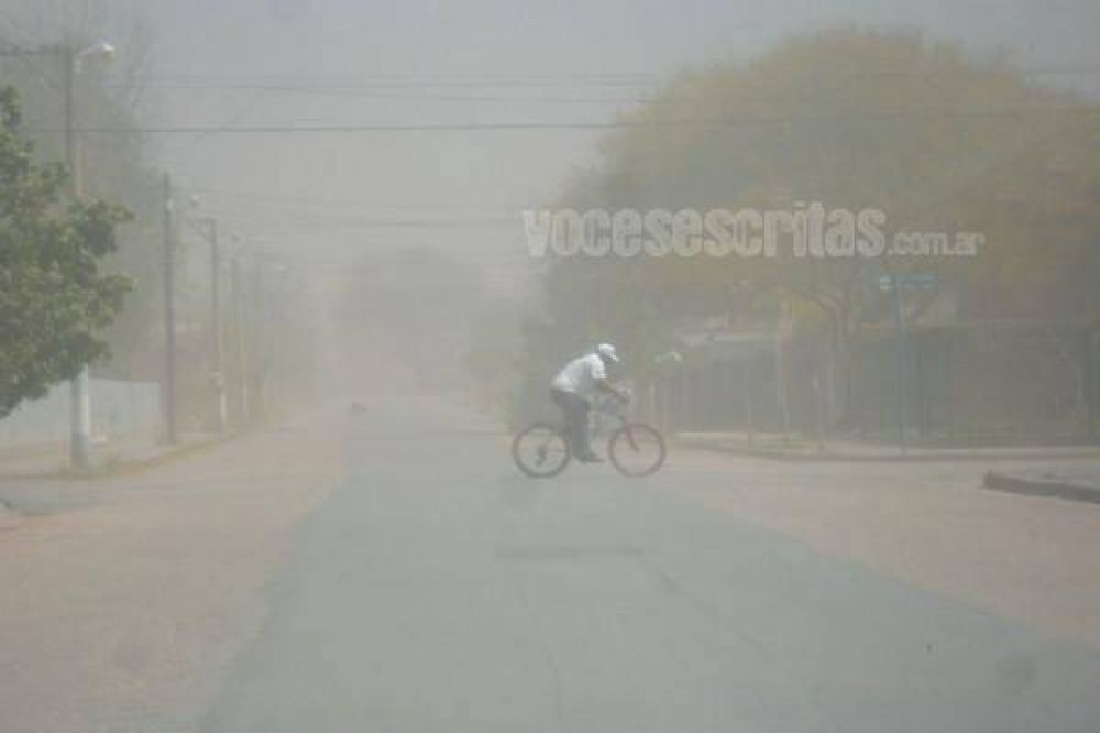 Fuerte viento zonda en Tinogasta: corte de luz, agua y postes ca�dos