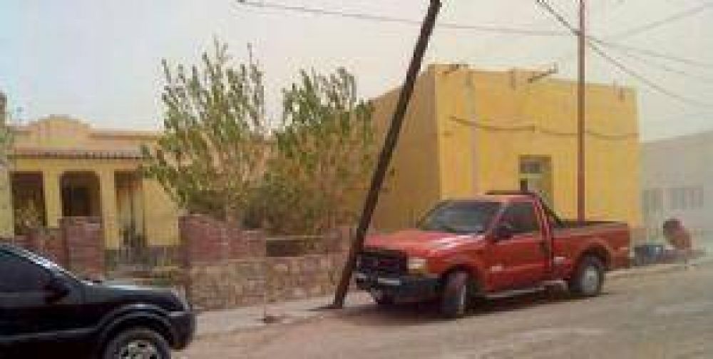 El temporal de viento y lluvia afect� los servicios en el oeste de la provincia