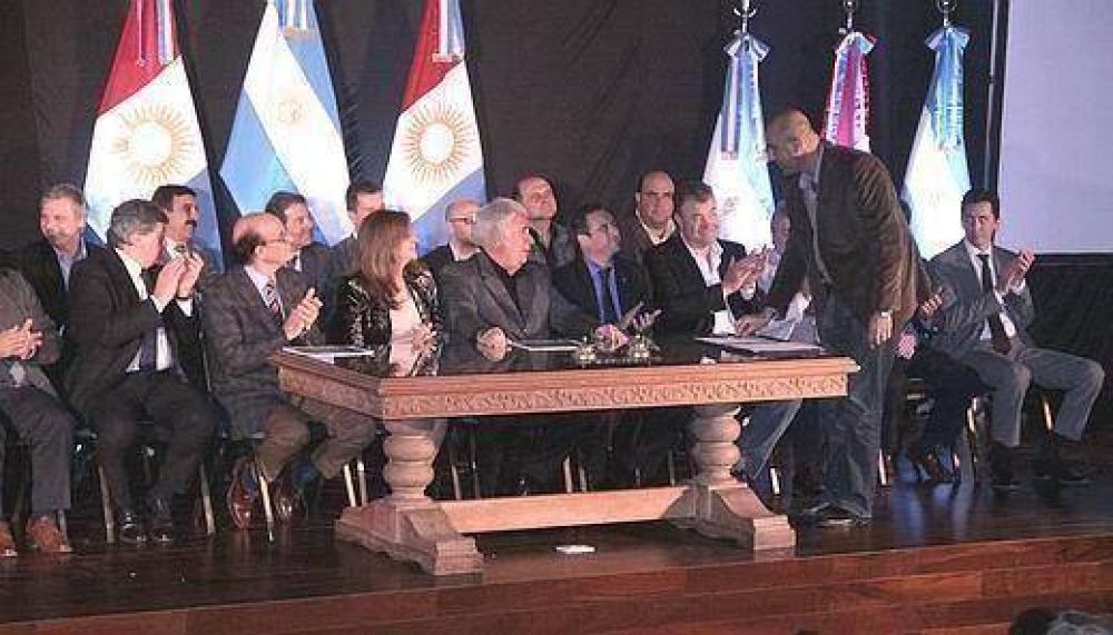 Para el Gobierno, el kirchnerismo ya integra Mesa Provincia-Municipios
