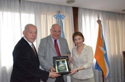 La Gobernadora R�os entreg� reconocimiento al IPV por sus 35 a�os de trayectoria