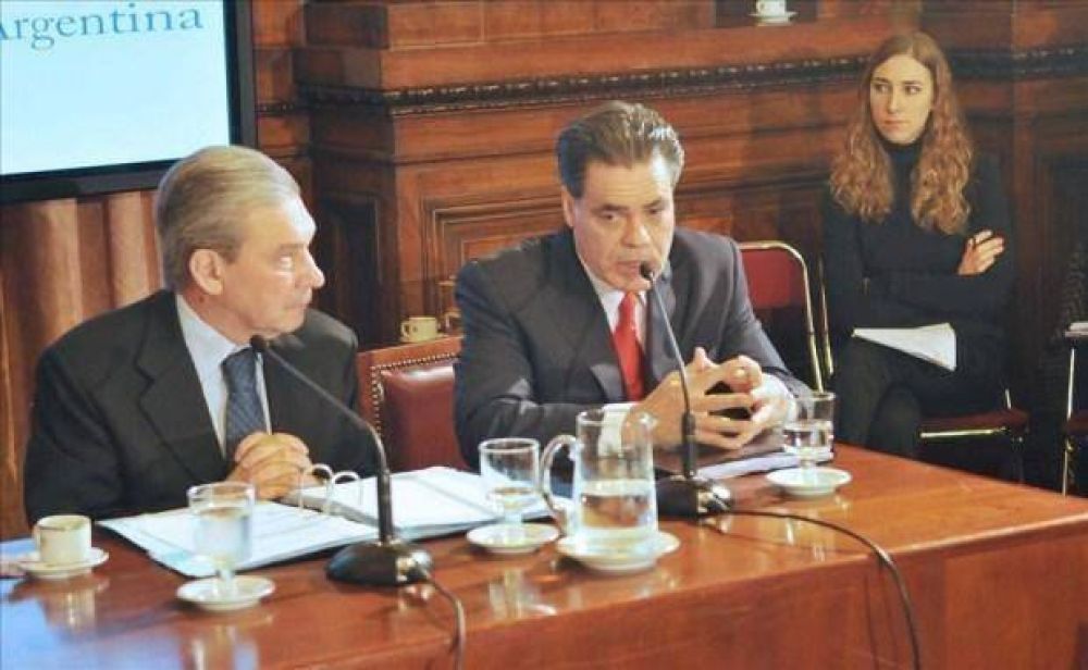 En el Senado, Bavio neg� v�nculos pol�ticos