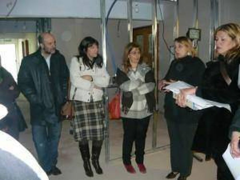 Las Ministros de Obras P�blicas y Salud recorrieron el CAPS N� 6 de Ushuaia