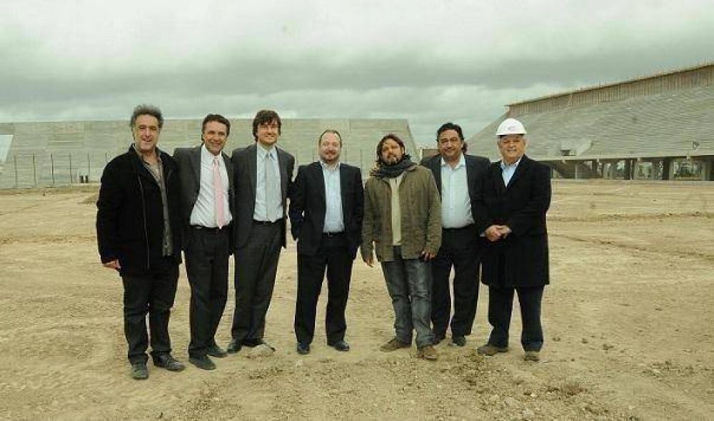 Ghi, Sabbatella y Spina recorrieron futuro estadio del Deportivo Mor�n