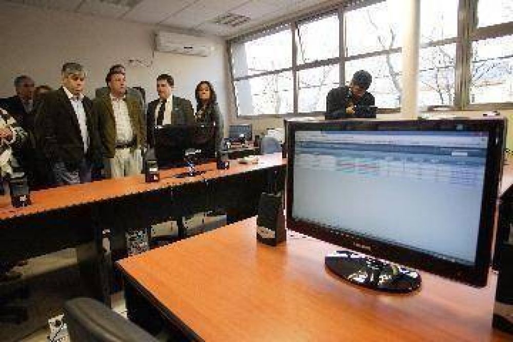 Loter�a inaugur� edificio y detall� la distribuci�n de 65 millones