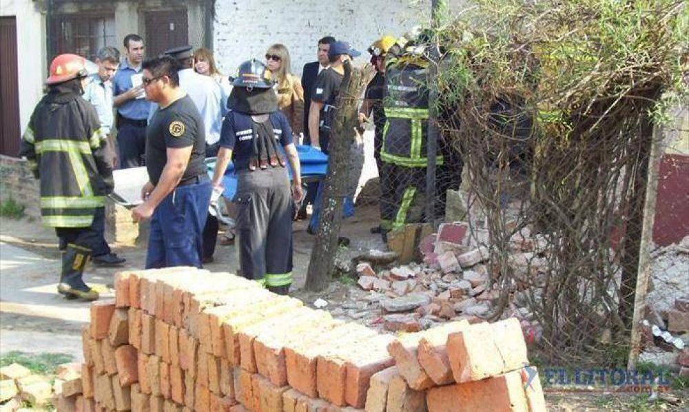 Un obrero que constru�a su propia casa muri� aplastado al derrumbarse un muro