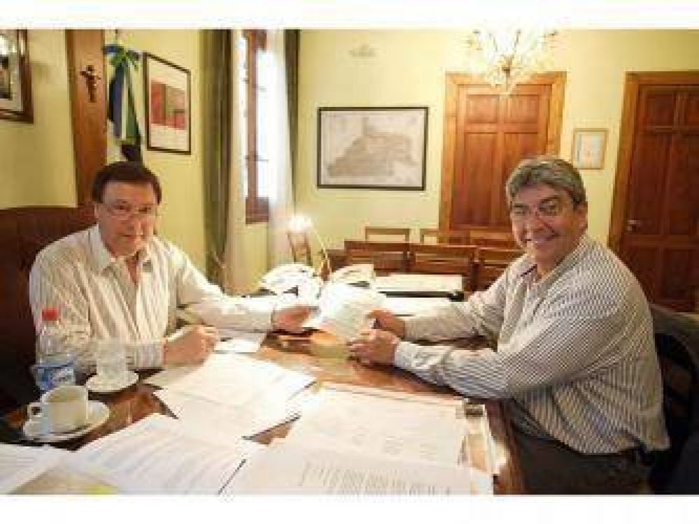 Aporte de 100 mil pesos a la Municipalidad de Valcheta 