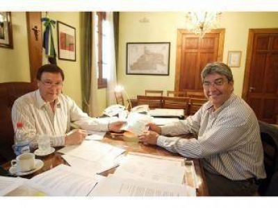 Aporte de 100 mil pesos a la Municipalidad de Valcheta 