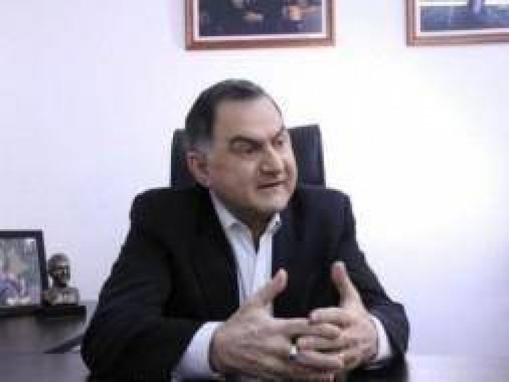 Tras las cr�ticas, el Intendente Julio Pereyra justific� su viaje a Miami y dijo que no es un traidor