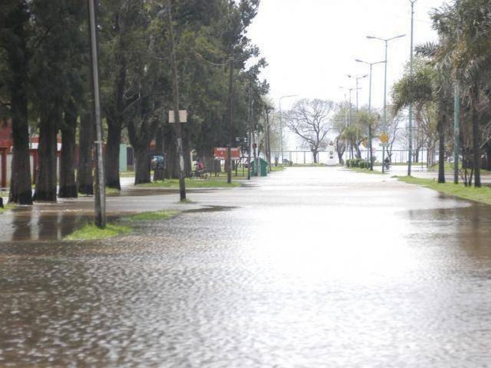  QUILMES: Una fuerte sudestada afect� ayer a la zona de la ribera