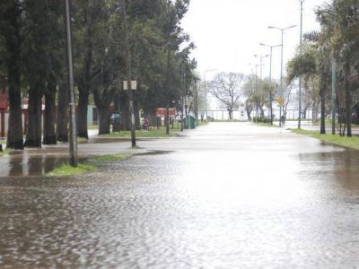  QUILMES: Una fuerte sudestada afect� ayer a la zona de la ribera