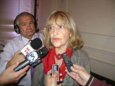 Adriana Puigr�ss visit� Ensenada: �Secco entiende perfectamente el proyecto kirchnerista�
