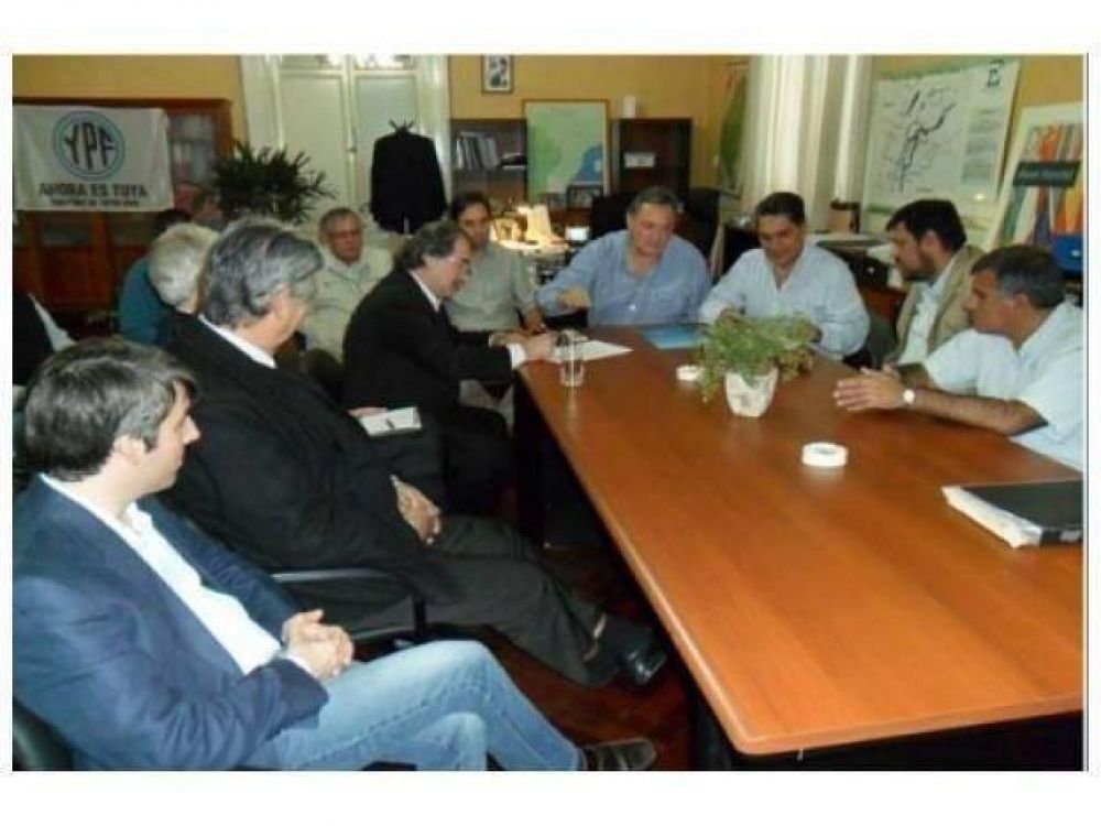 Anuncian inicio del gasoducto productivo de Paran� y Diamante
