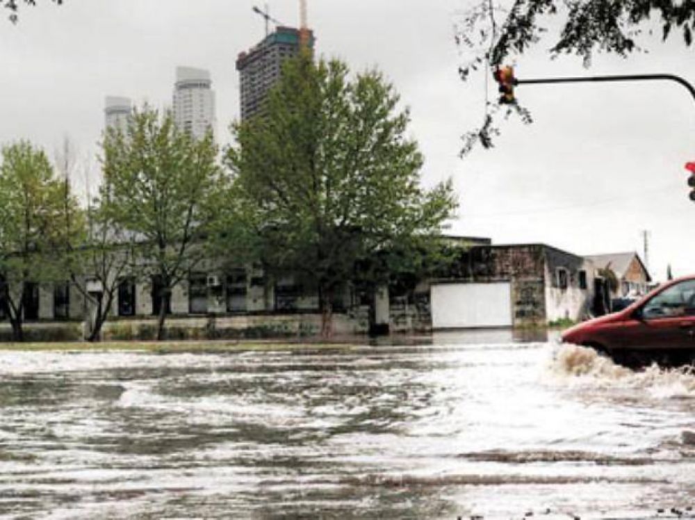 El temporal aneg� calles y tir� 70 �rboles