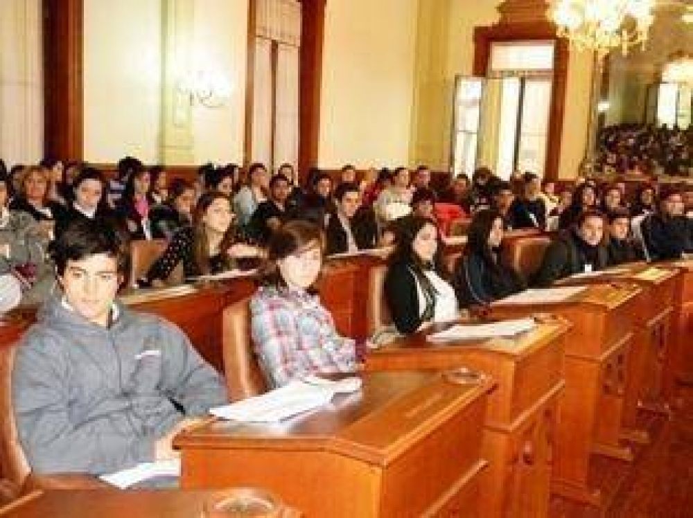 Proyecto Parlamento Juvenil Mercosur para alumnos de las secundarias 